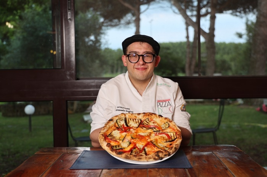 Alessandro Cardone campione per la categoria a squadre del Campionato Pizza DOC 2023